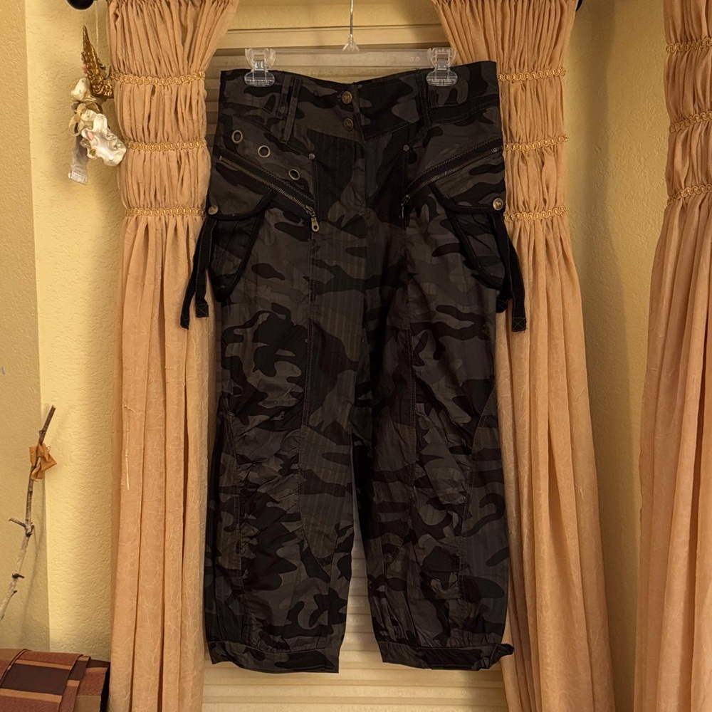 Virginie&Moi Camouflage Capri Pants